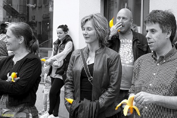 Auftritt "Ausrufung der Bananenrepublik" - 8. Mai: Maya Graf, Roli Schmitter, Pfarrer ...